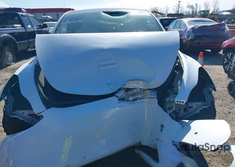 2022 Tesla Model Y Long Range Dual Motor All-Wheel Drive z USA, uszkodzony, nr VIN 7SAYGDEE5NF444643